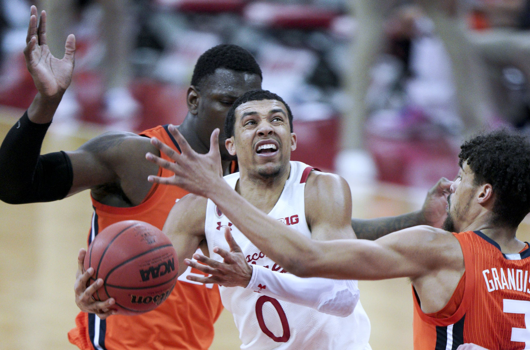 Illinois 74, UW 69